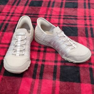 👟🥚❤️Skechers Women's Slip-ins Beige Casual Sneakers size 6👟🥚❤️